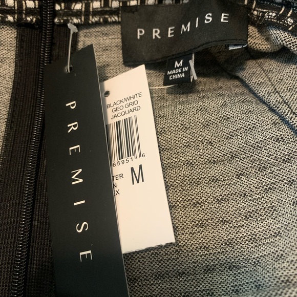 Clearance Premise NWT!  knee length skirt size M. Black & White - Picture 3 of 3